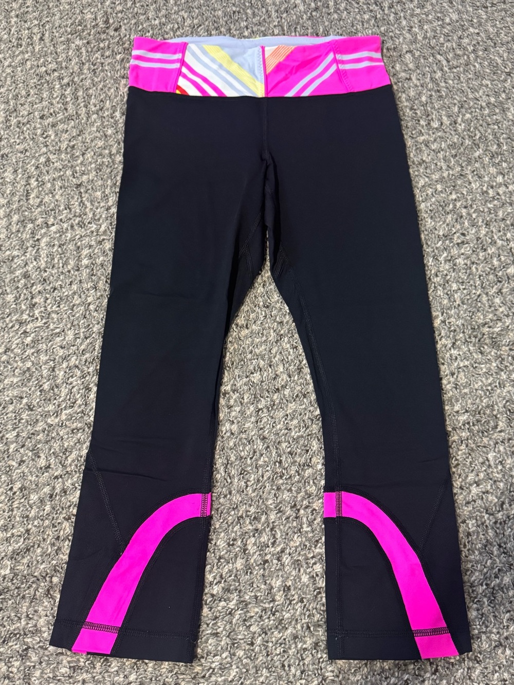 EUC, Vintage Lululemon Capri Leggings, Black & Pink